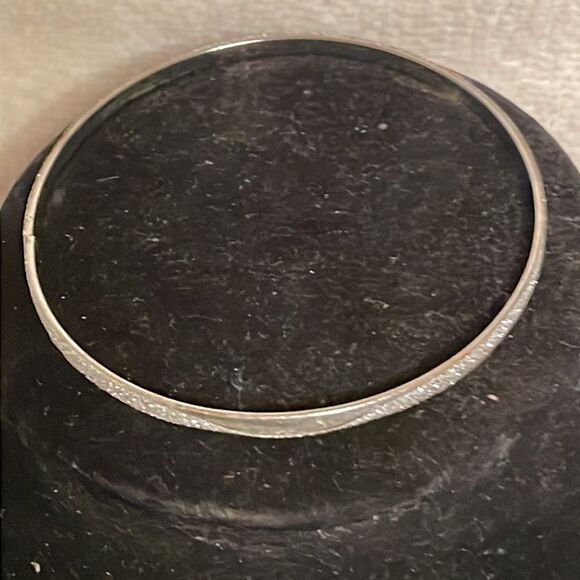 7.5” silver tone textured and smooth polished bangle bracelet - Picture 4 of 10